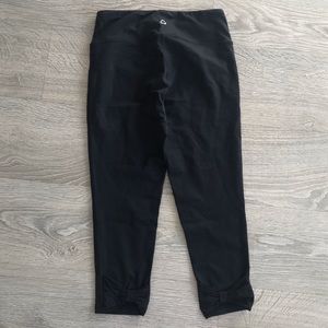 LIKE NEW! TITIKA Capris with Mesh Bow